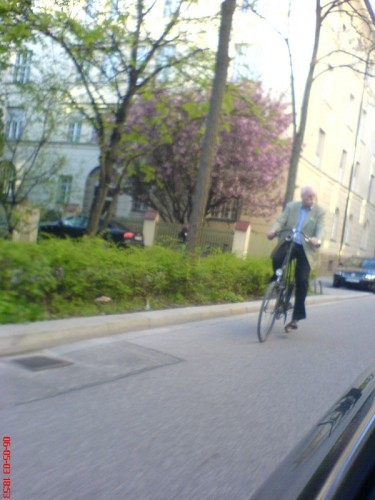 In Munich - Old guy, riding a <b>*really*</b> weird bike